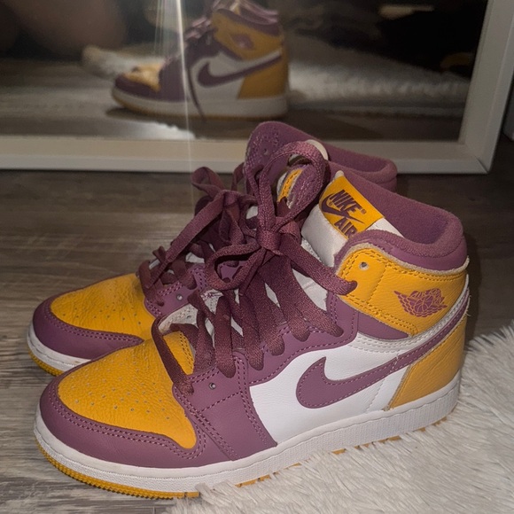Nike Air Jordan 1 retro High OG – Yellow & Purple – Size 4.5 - Picture 5 of 5
